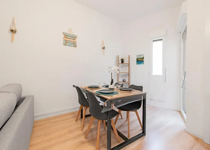 Spacieux T2 Au Centre Avec Parking Et Climatisation