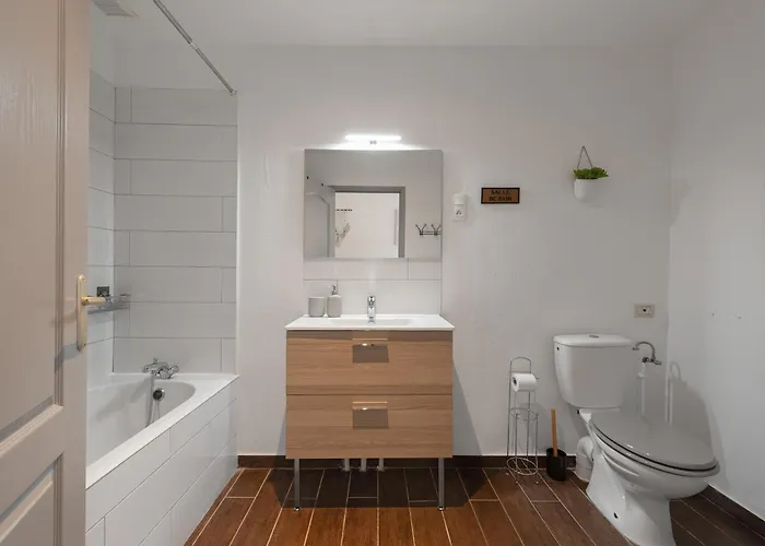 Spacieux T2 Au Centre Avec Parking Et Climatisation